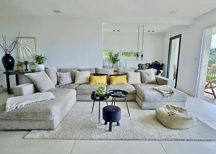 Bella Croix Des Gardes 빌라 *